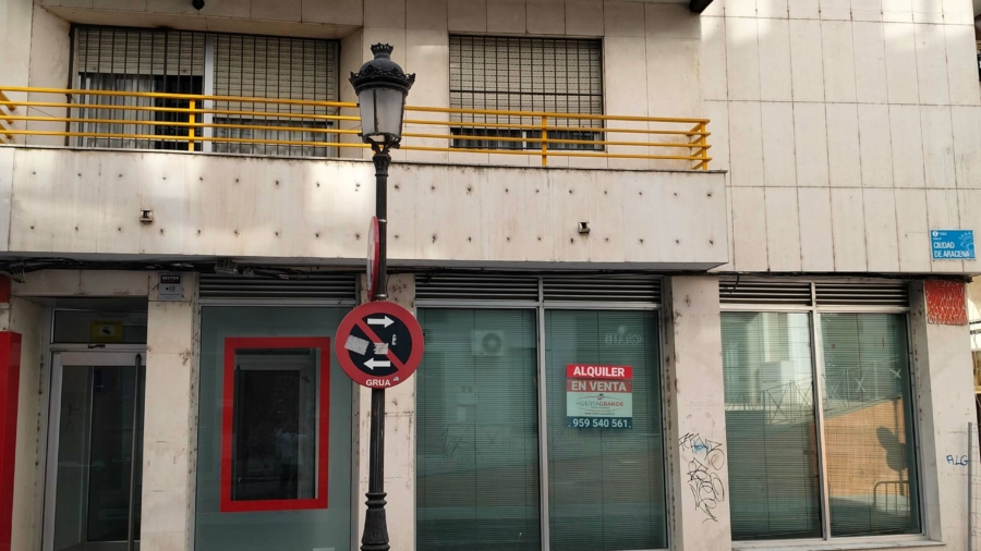 Hoy 12 de junio hemos hecho la valoración para la puesta en venta ó alquiler de dos locales comercial en Huelva. El cliente ha solicitado nuestro servicios para valorar los locales comerciales para venta y alquiler, con el fin de una pronta comercialización de los inmuebles. Para ello, se han visitado los locales, se han tomado fotografías y realizado un croquis y se han entregado dos informe de valoración para venta y alquiler. Nos desplazamos a todas las localidades de Huelva para prestar servicios como Arquitecto. Contamos con equipos de medición de alta precisión, cámara termográfica, medidor de humedad superficial, medidor de tomas de corriente, endoscopio, luxómetros, metro laser, sonómetro y posibilidad de medir desde pisos a terrenos, ya que contamos también con estación de medición de superficies y rueda de medición para vías públicas.Podéis contactar con nosotros en Calle Rico nº16, Huelva por tlf. al 658971180 o por el enlace web https://www.arquitectohuelva.com/presupuesto-arquitecto-huelva/