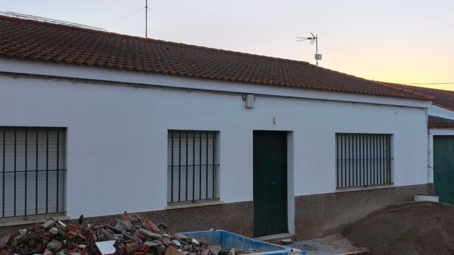 CERTIFICACION DE OBRAS DE UNA VIVIENDA EN CONSTRUCCION EN VILLANUEVA DE LOS CASTILLEJOS