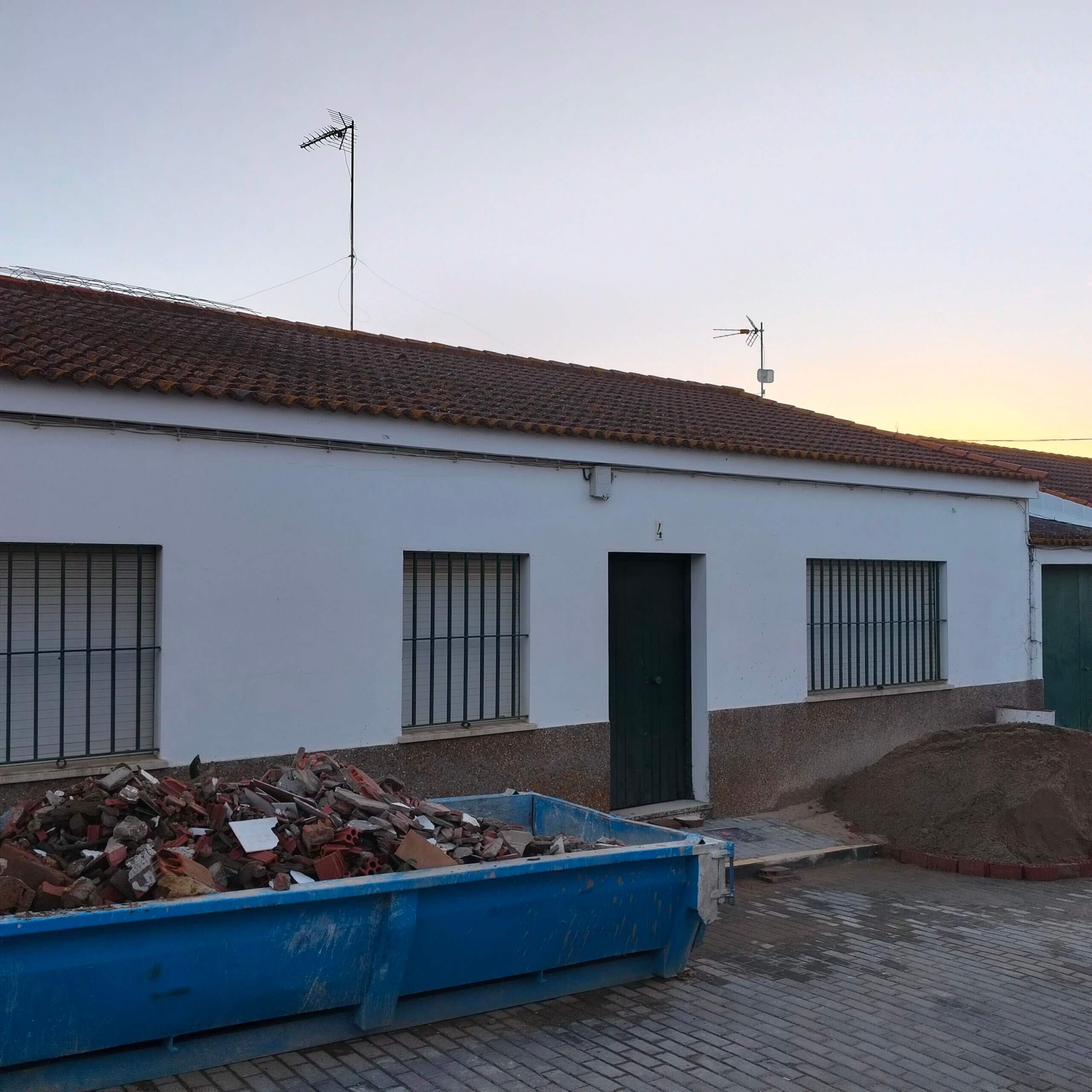 CERTIFICACION DE OBRAS DE UNA VIVIENDA EN CONSTRUCCION EN VILLANUEVA DE LOS CASTILLEJOS