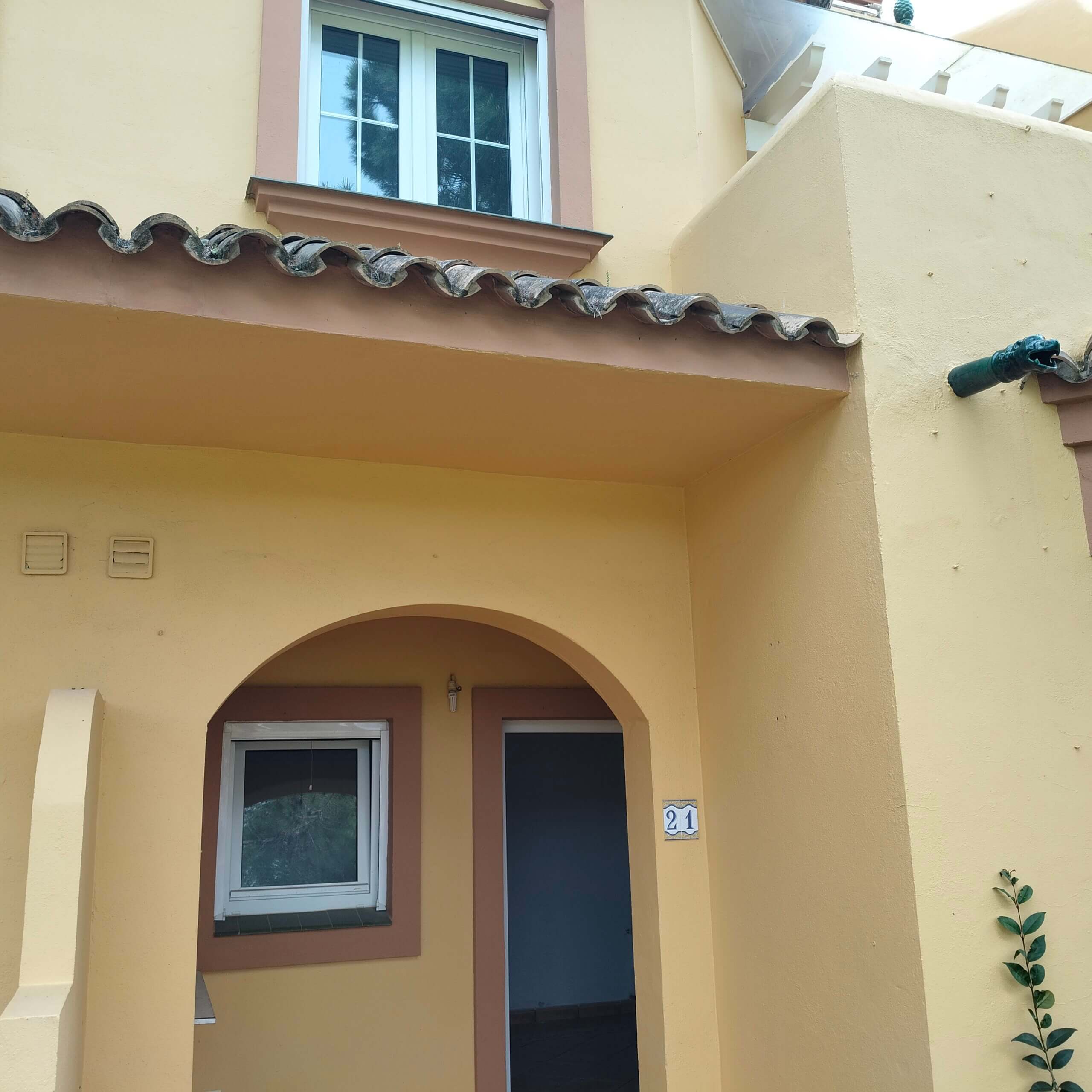 CEE DE UN ADOSADO EN ISLANTILLA